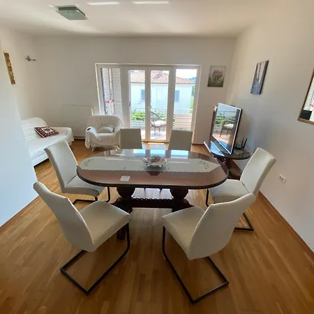 Apolon Apartma *