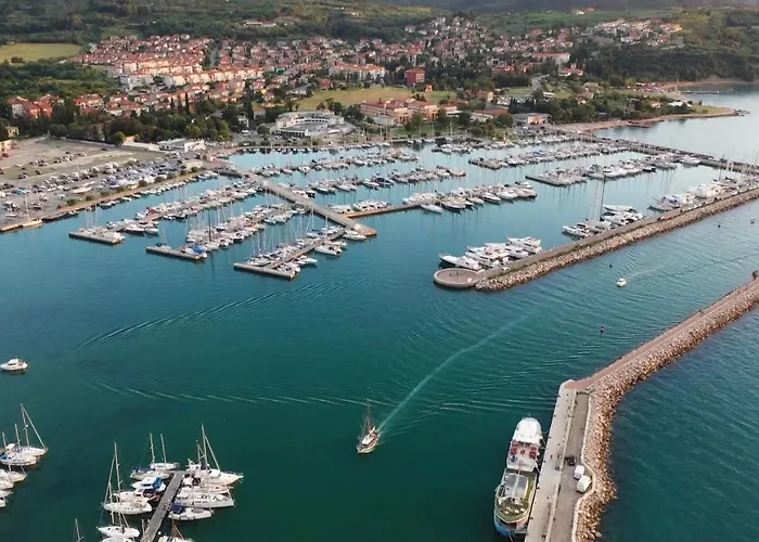 Apolon アパート イゾラ