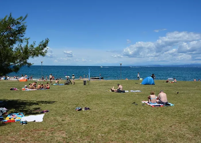 Apolon アパート イゾラ